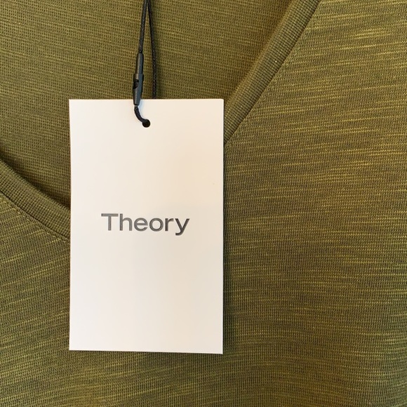 💕HP💕Theory women’s green v-neck T-shirt - Picture 7 of 8